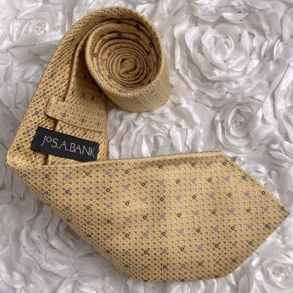 New Jos. A. Banks silk polka dot tie